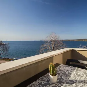 https://apartment-dobric.in-istria.net
